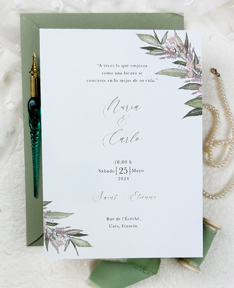 invitaciones de boda rusticas originales con ramitas y pequeños destellos de flores modernas